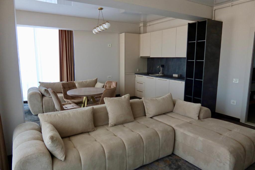 Apartament cu 2 camere, terasă şi vedere spectaculoasă la oraș 37 857505204 1